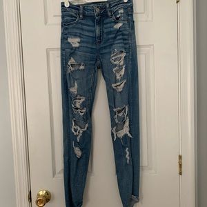 Distressed skinny jeans